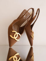 Escarpin Julia Slingback 3721 à bout pointu, en polyester, avec un talon de 9 cm apporte une touche de sophistication à toute tenue.