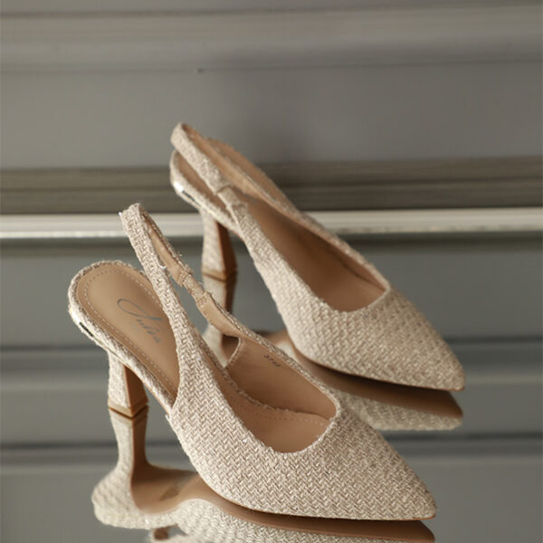 Escarpin Julia Slingback 3748 à bout pointu, en tweed, avec un talon de 9,5 cm offrant une excellente stabilité et une idée de confort.