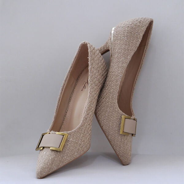 Escarpin Julia Slingback 3750 à bout pointu, en tweed , avec un talon de 9 cm offrant une excellente stabilité et une idée de confort.