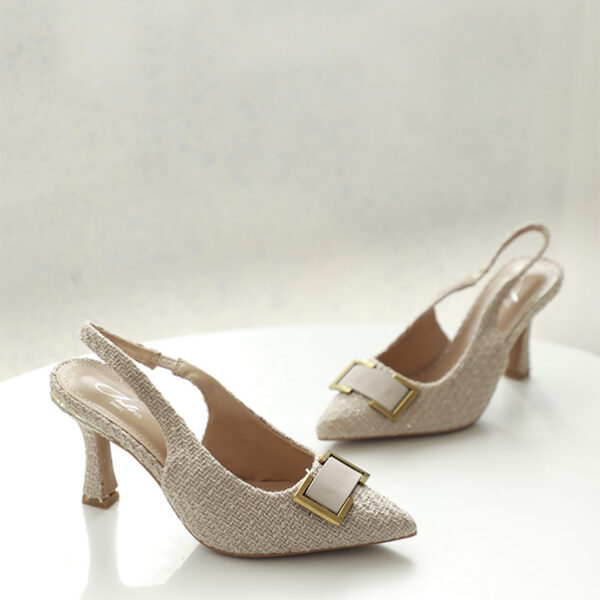 Escarpin Julia Slingback 3753 à bout pointu, en tweed, avec un talon de 9 cm offrant une excellente stabilité et une idée de confort.
