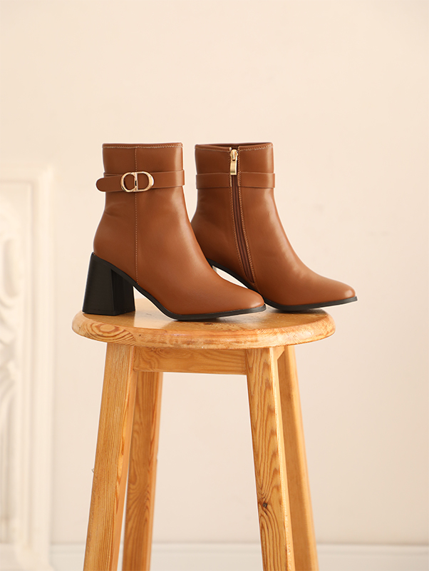 0C7A2956 Boots Julia J-47B – Image 1